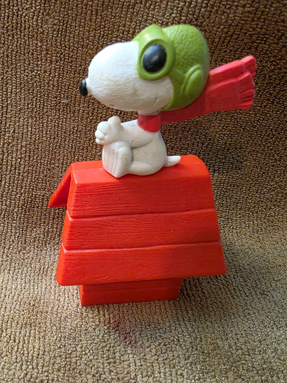 Mcdonalds Snoopy Flying Ace Red Doghouse Figurine Peanuts Collectible